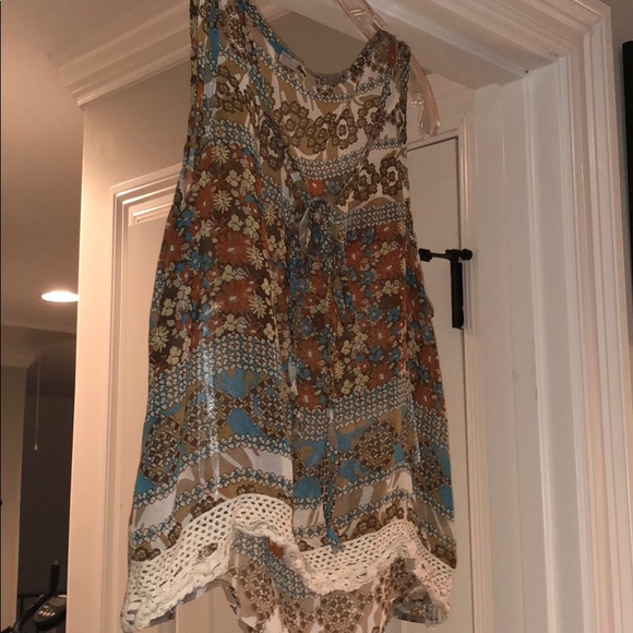 tie in the front shirt - Picture 3 of 4